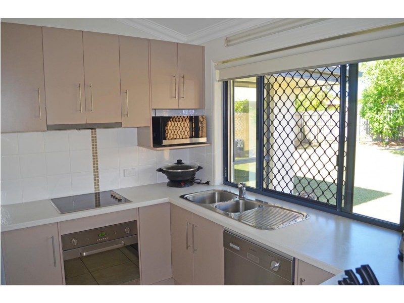2/13 Jacques Court, Bargara QLD 4670