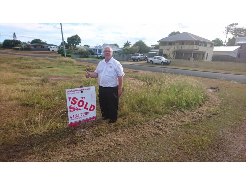 32 Moore Street, Elliott Heads QLD 4670