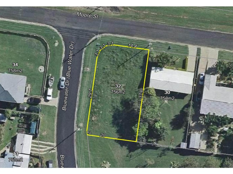 32 Moore Street, Elliott Heads QLD 4670