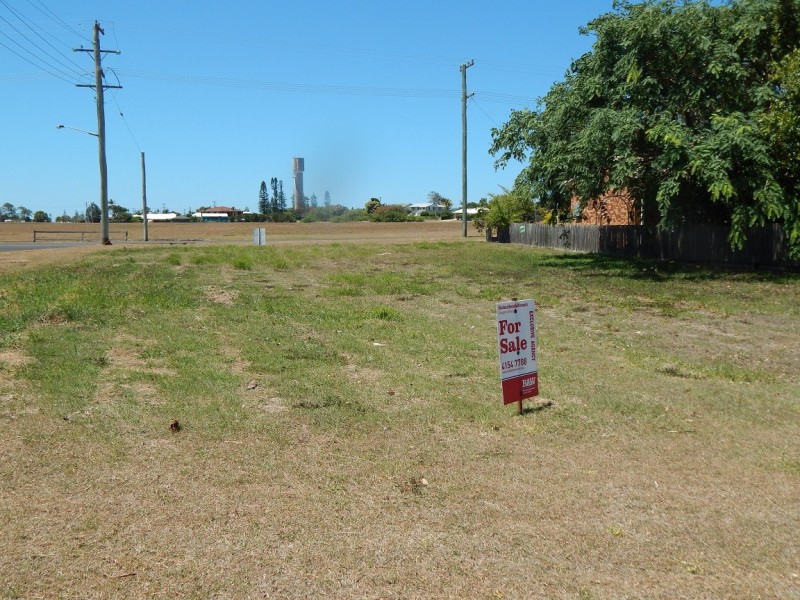 32 Moore Street, Elliott Heads QLD 4670