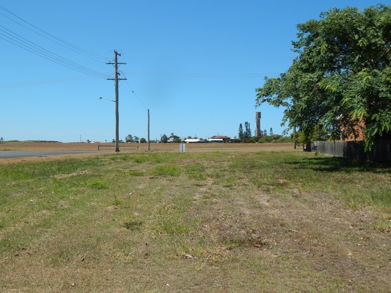 32 Moore Street, Elliott Heads QLD 4670