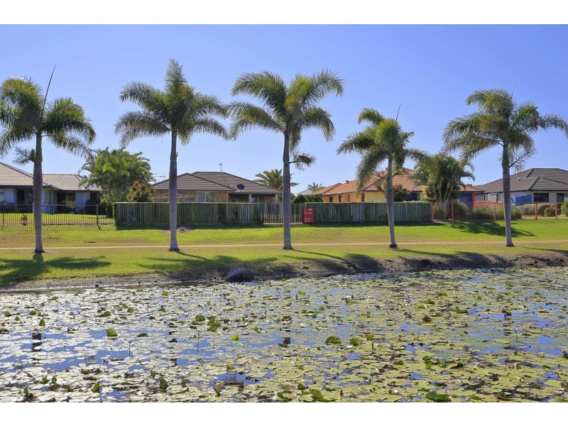204 Barolin Esplanade, Coral Cove QLD 4670
