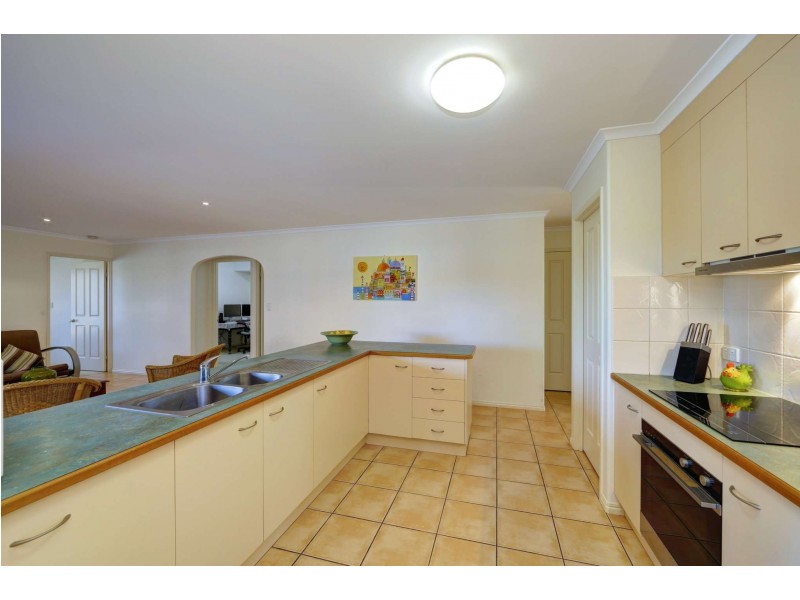 204 Barolin Esplanade, Coral Cove QLD 4670