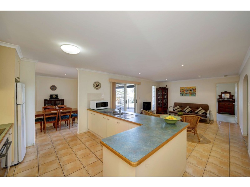 204 Barolin Esplanade, Coral Cove QLD 4670