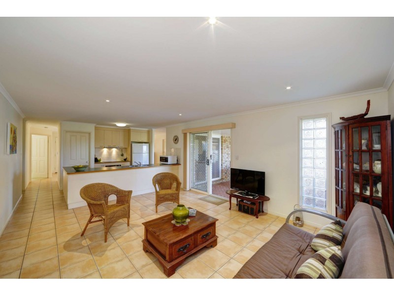 204 Barolin Esplanade, Coral Cove QLD 4670