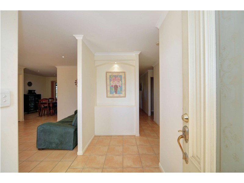 204 Barolin Esplanade, Coral Cove QLD 4670