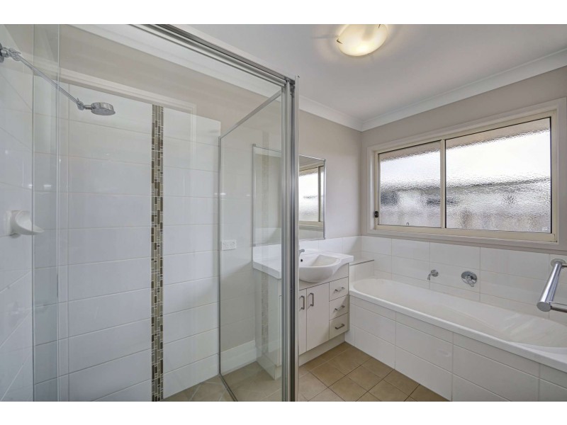 7 Pristine Close, Ashfield QLD 4670