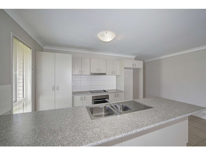 7 Pristine Close, Ashfield QLD 4670