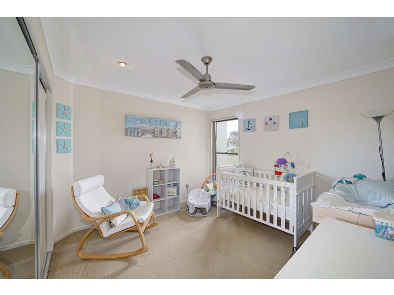 10 Leon Place, Coral Cove QLD 4670