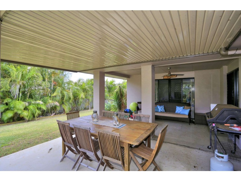 10 Leon Place, Coral Cove QLD 4670