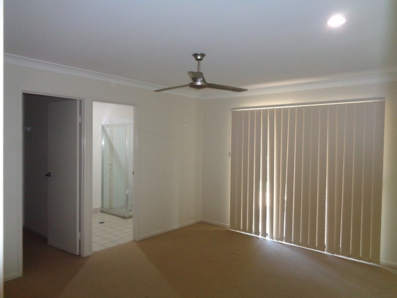 10 Leon Place, Coral Cove QLD 4670