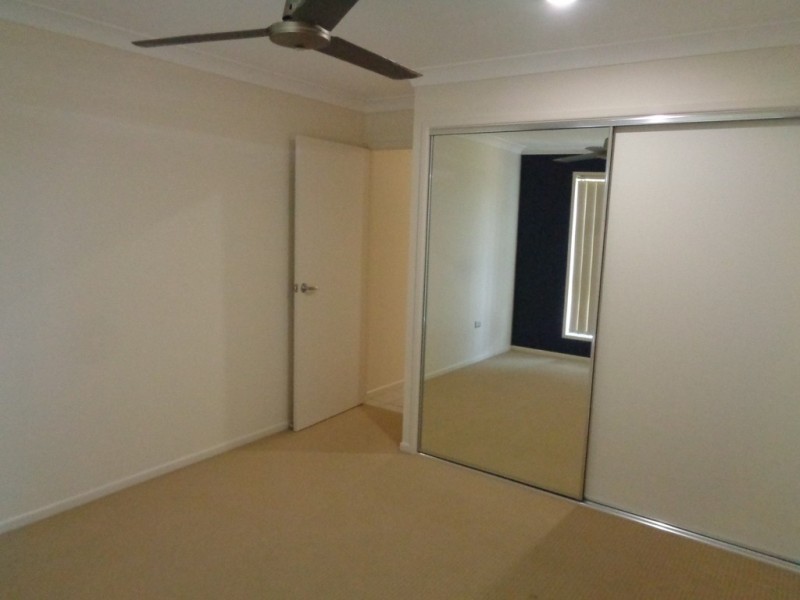 10 Leon Place, Coral Cove QLD 4670