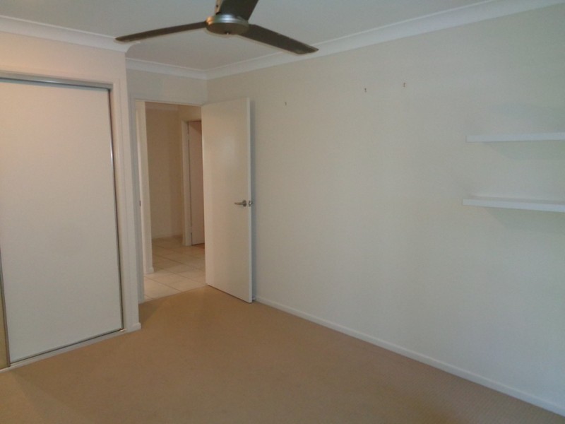 10 Leon Place, Coral Cove QLD 4670