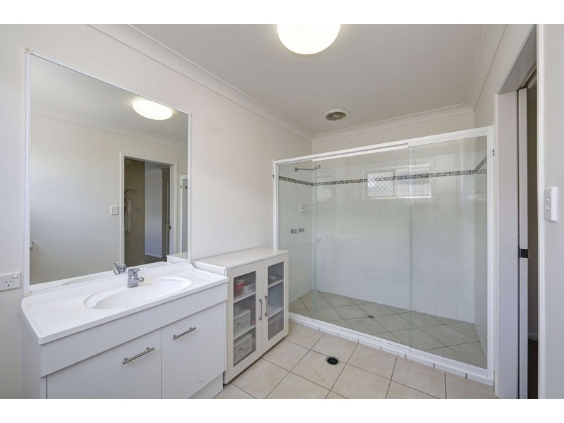 4 Tulipwood Place, Coral Cove QLD 4670