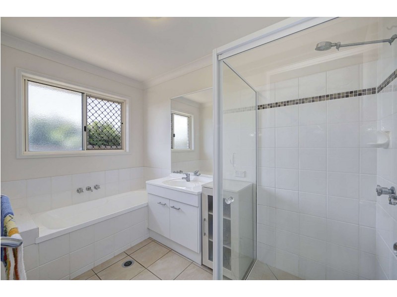 4 Tulipwood Place, Coral Cove QLD 4670