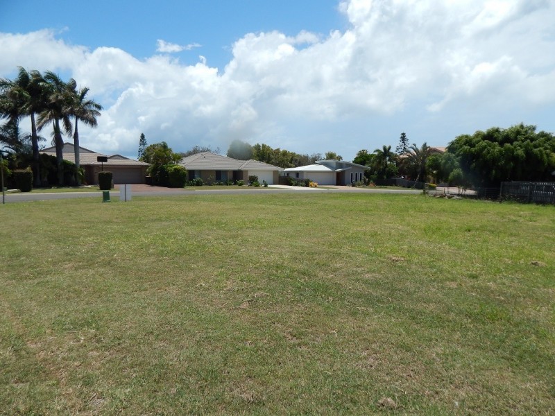 15 Shoreline Crescent, Bargara QLD 4670