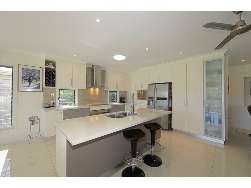 38 Bisdee Street, Coral Cove QLD 4670