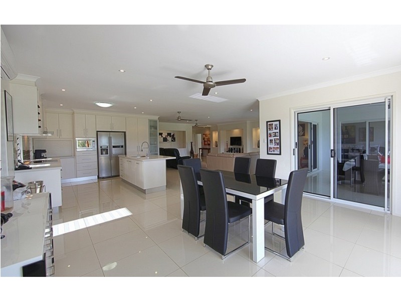 38 Bisdee Street, Coral Cove QLD 4670