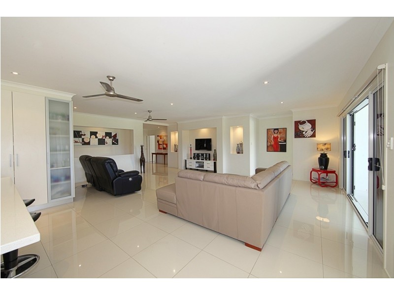 38 Bisdee Street, Coral Cove QLD 4670