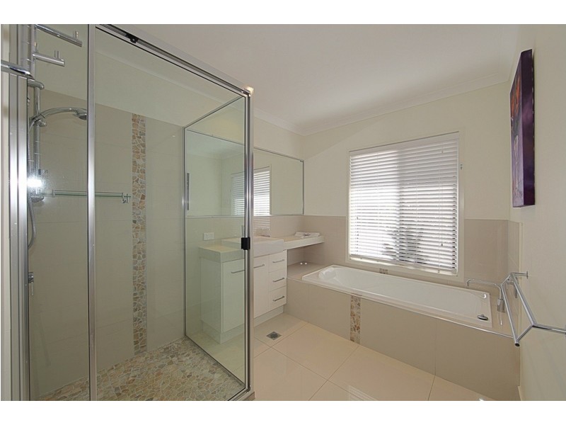 38 Bisdee Street, Coral Cove QLD 4670