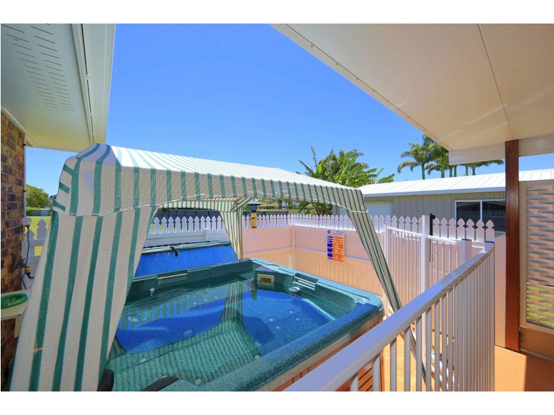 9 Corolla Street, Elliott Heads QLD 4670