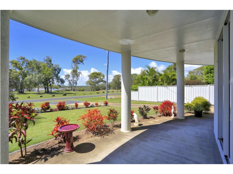 59 McIntosh Avenue, Elliott Heads QLD 4670