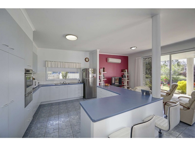 59 McIntosh Avenue, Elliott Heads QLD 4670