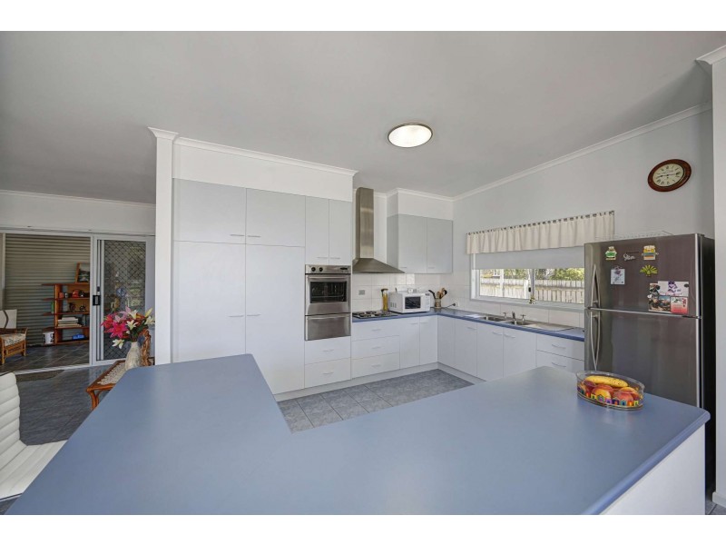 59 McIntosh Avenue, Elliott Heads QLD 4670