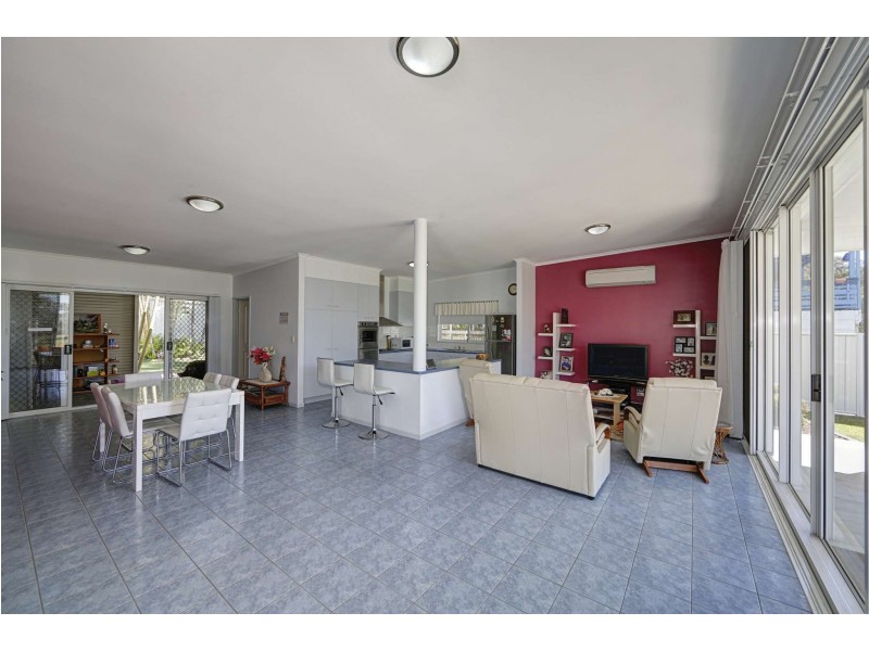 59 McIntosh Avenue, Elliott Heads QLD 4670