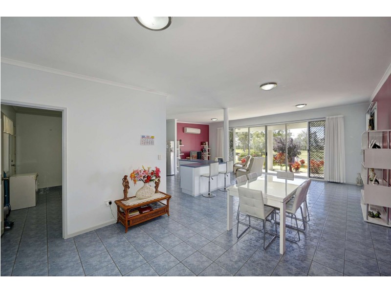 59 McIntosh Avenue, Elliott Heads QLD 4670