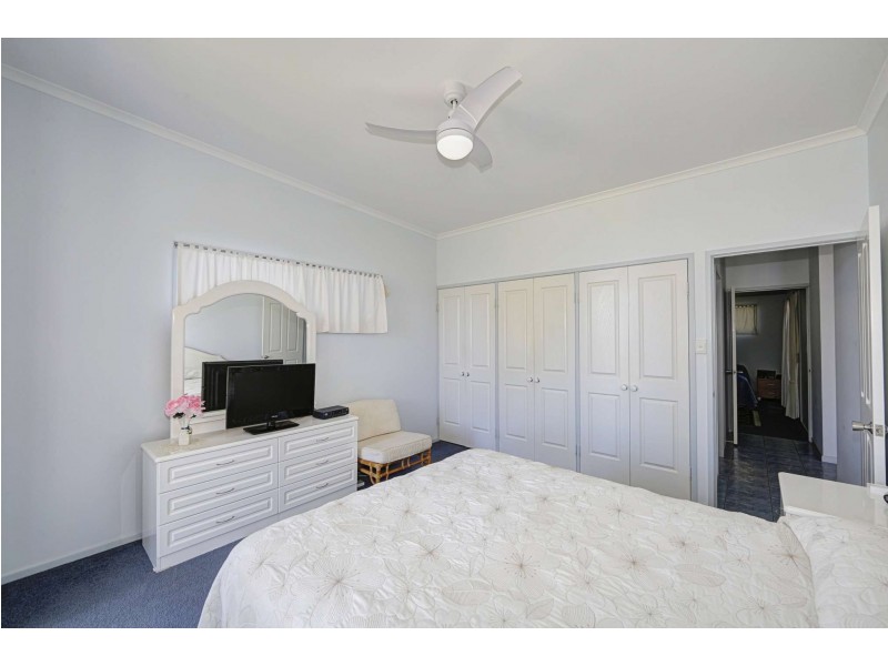 59 McIntosh Avenue, Elliott Heads QLD 4670