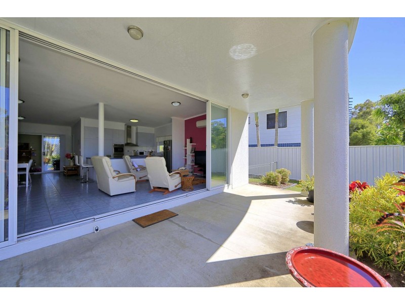 59 McIntosh Avenue, Elliott Heads QLD 4670