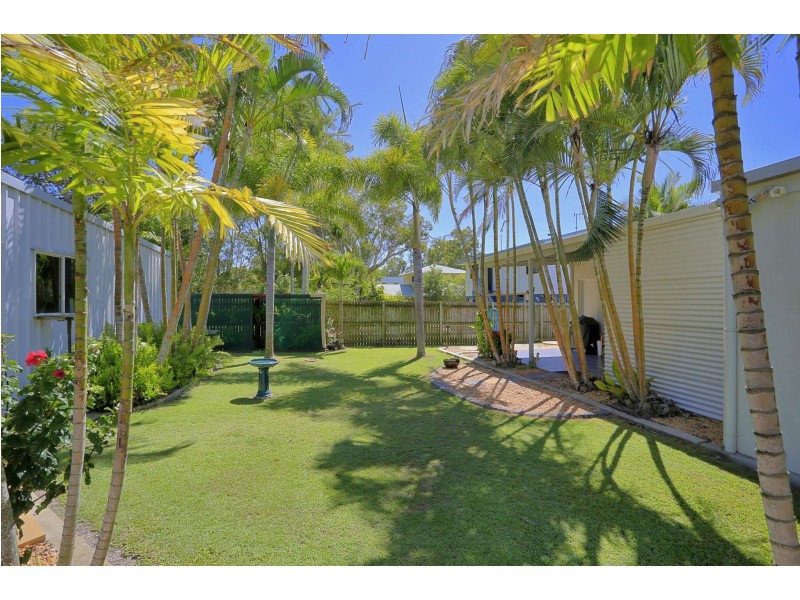 59 McIntosh Avenue, Elliott Heads QLD 4670