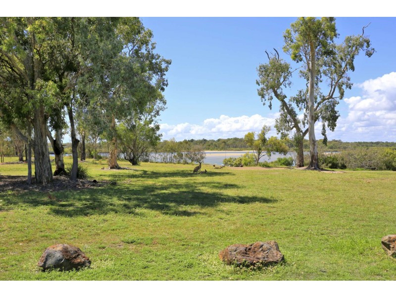 59 McIntosh Avenue, Elliott Heads QLD 4670