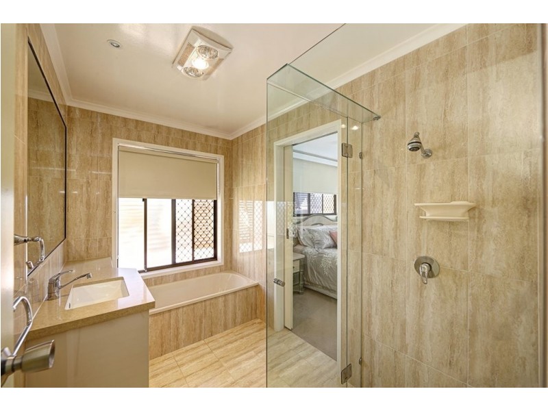 6 Coolanblue Ave, Innes Park QLD 4670