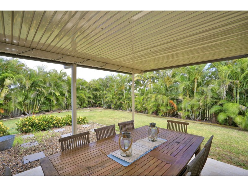 10 Leon Place, Coral Cove QLD 4670
