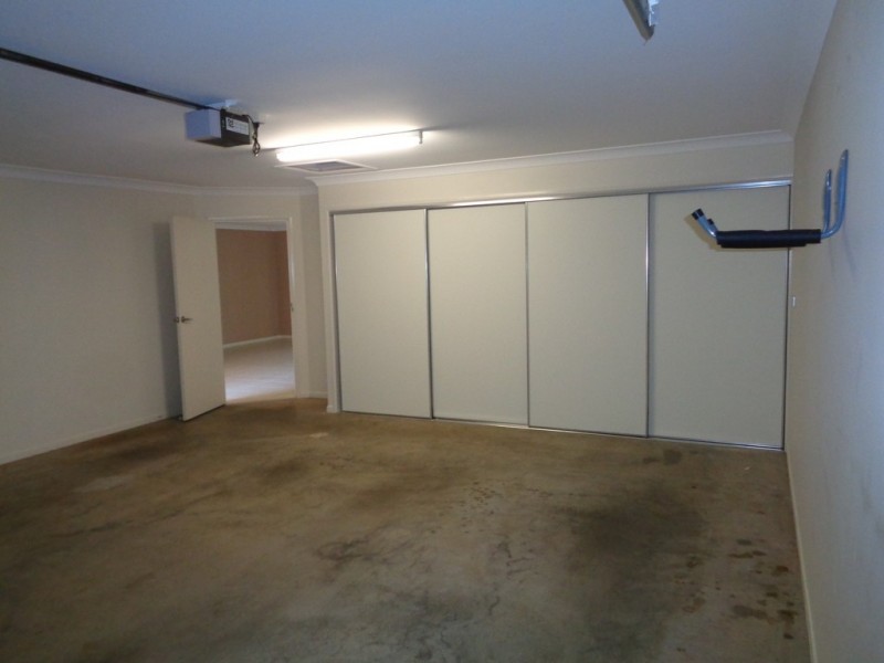 10 Leon Place, Coral Cove QLD 4670