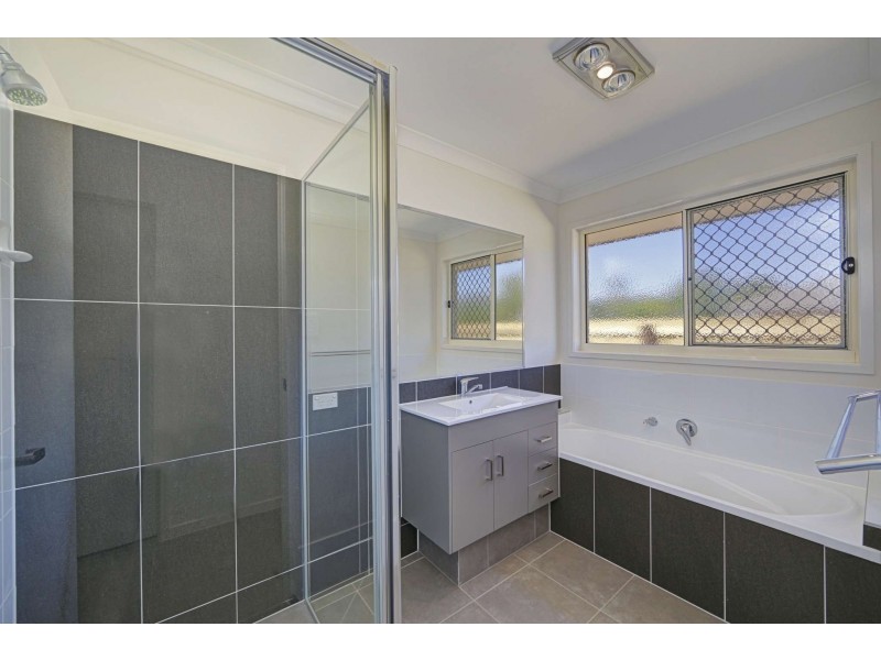 20 Banner Court, Branyan QLD 4670