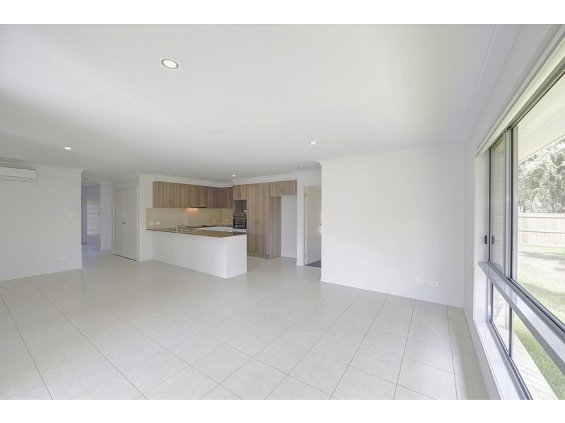 29 Sharp Crescent, Branyan QLD 4670