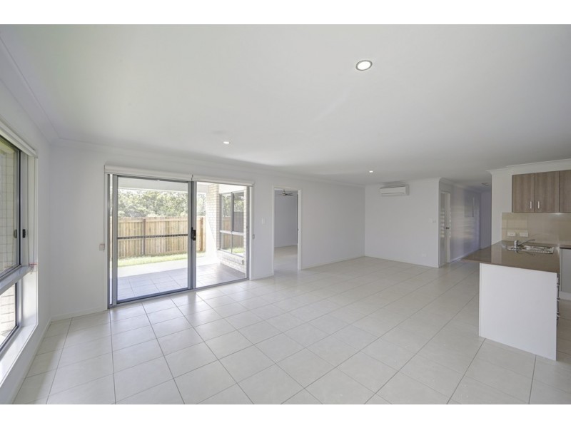 29 Sharp Crescent, Branyan QLD 4670