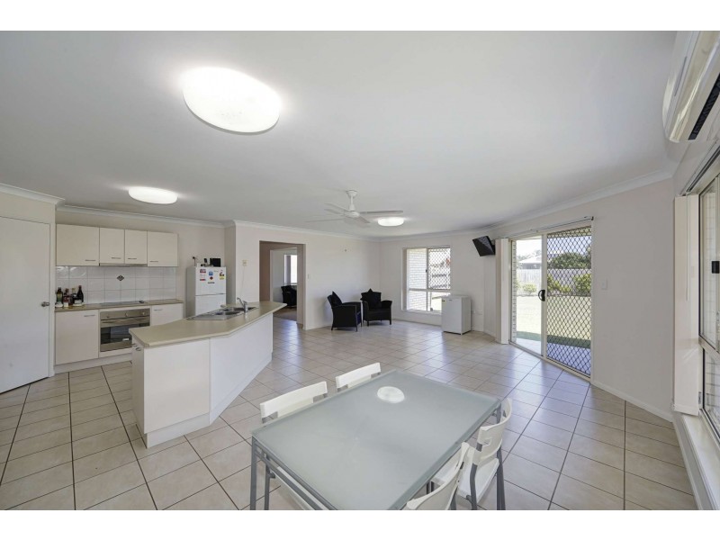 4 Tulipwood Place, Coral Cove QLD 4670