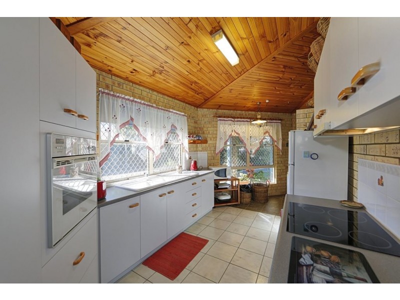 7 Crystal Court, Elliott Heads QLD 4670