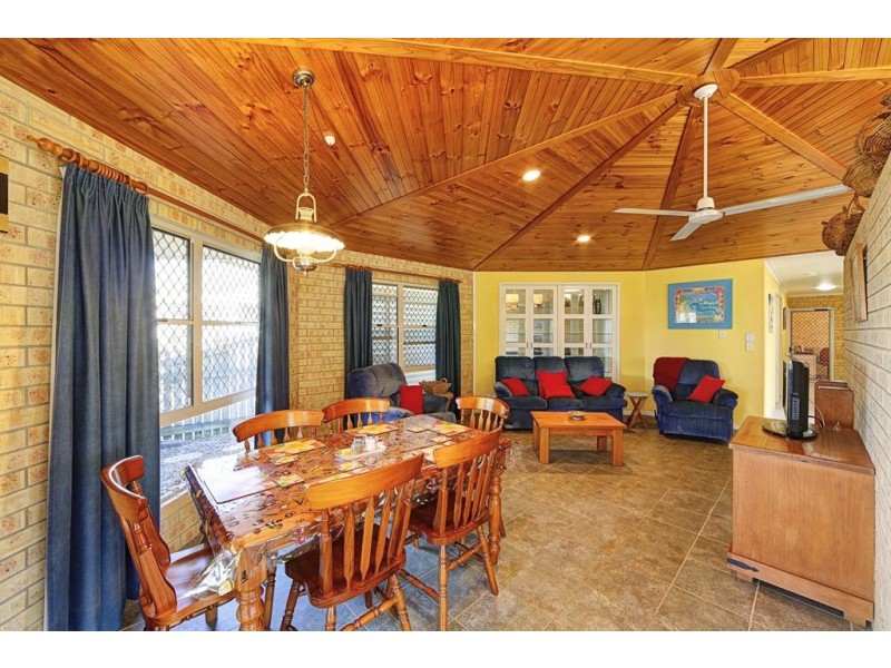 7 Crystal Court, Elliott Heads QLD 4670