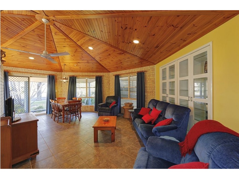 7 Crystal Court, Elliott Heads QLD 4670