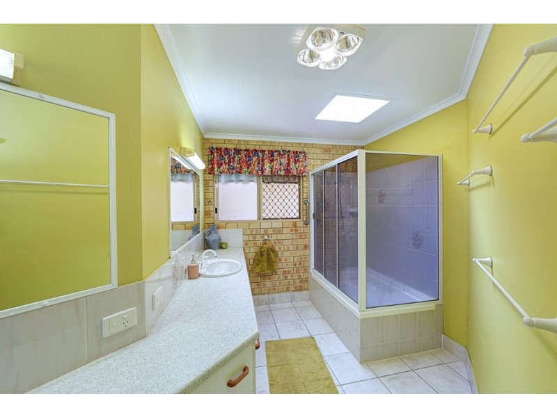 7 Crystal Court, Elliott Heads QLD 4670