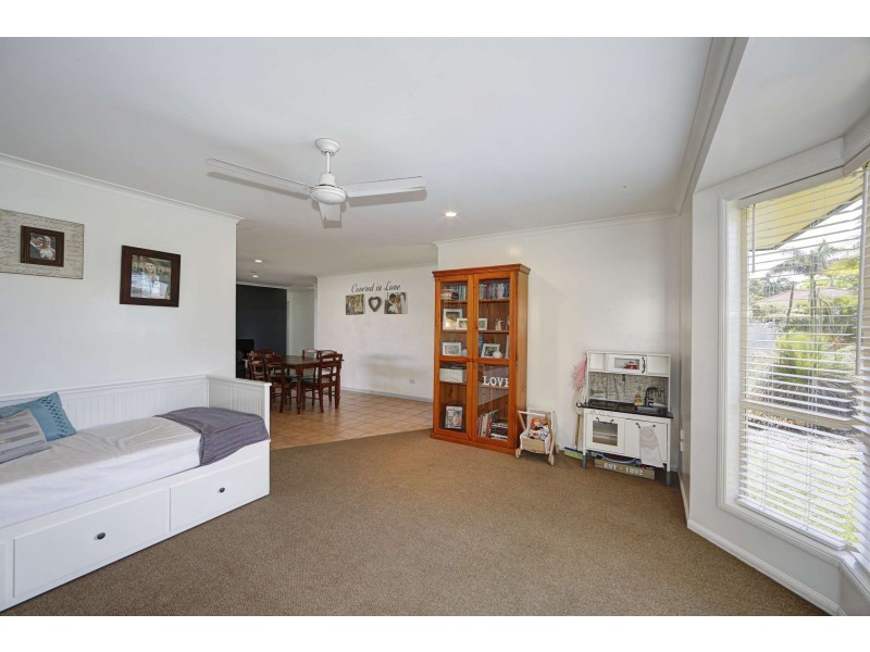 2 Majestic Place, Coral Cove QLD 4670