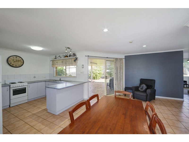 2 Majestic Place, Coral Cove QLD 4670