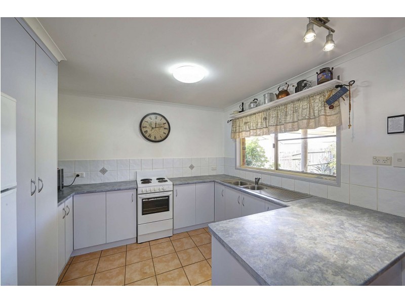 2 Majestic Place, Coral Cove QLD 4670