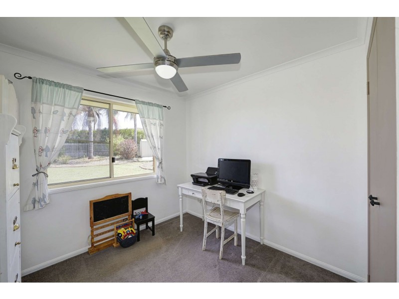 2 Majestic Place, Coral Cove QLD 4670