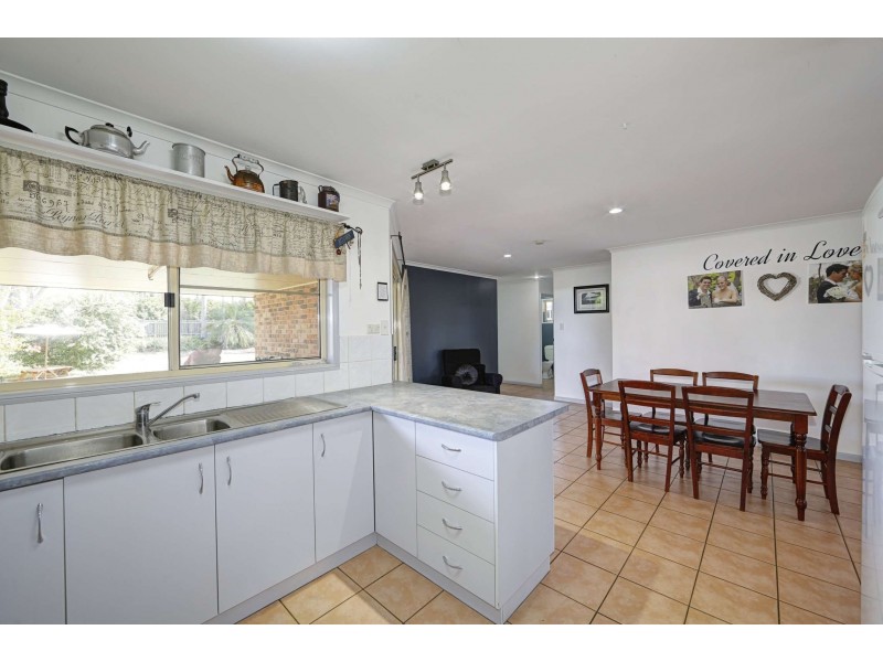 2 Majestic Place, Coral Cove QLD 4670